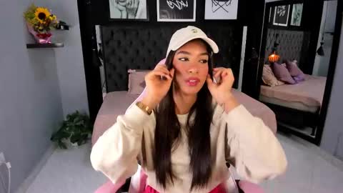Snapshot of kitty_collins_ chatting on September 25, 2025, 10:52 am Kitty online show from September 25, 2025, 10:52 am