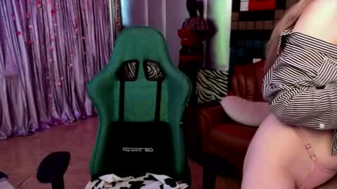 kitty_pantera online show from April 14, 2026, 11:38 am