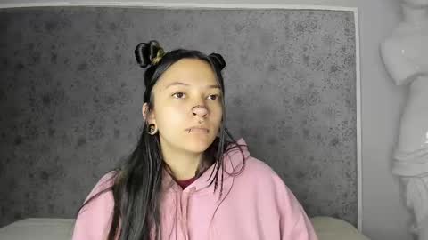 Snapshot of kitty_ravee chatting on October 13, 2025, 4:01 am Kitty Rave online show from October 13, 2025, 4:01 am