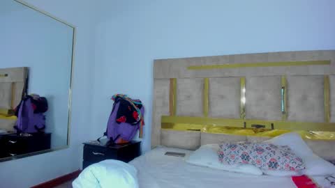 Snapshot of kitty_ravee chatting on January 15, 2026, 4:17 am Kitty Rave online show from January 15, 2026, 4:17 am