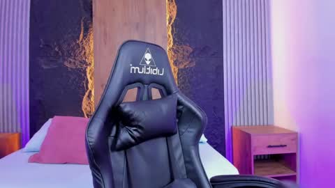 K I T T Y online show from September 23, 2025, 12:52 pm