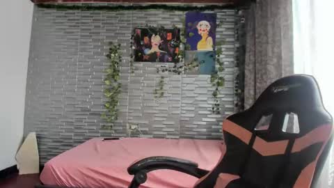 violet online show from October 26, 2025, 5:08 pm