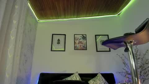 Kendall Saray   online show from February 14, 2025, 11:53 pm