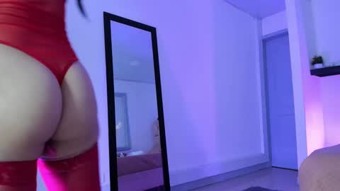 Jenn online show from December 13, 2024, 8:47 pm