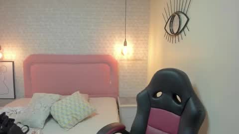 Snapshot of kittytimberlake chatting on February 26, 2026, 12:15 pm K I T T Y online show from February 26, 2026, 12:15 pm