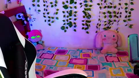 Kittyuwu  online show from November 19, 2025, 7:14 pm