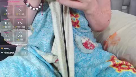 Snapshot of kittywhiteass chatting on October 7, 2025, 12:35 pm kittywhiteass online show from October 7, 2025, 12:35 pm