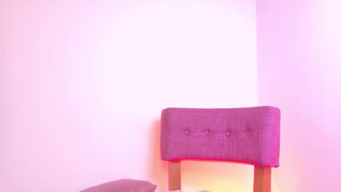 Kitty Hill online show from November 4, 2025, 5:28 am