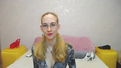 Snapshot of klaryevans chatting on December 6, 2024, 10:05 am Klary online show from December 6, 2024, 10:05 am