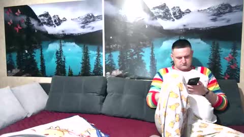 Kleosnow online show from October 18, 2025, 9:43 am