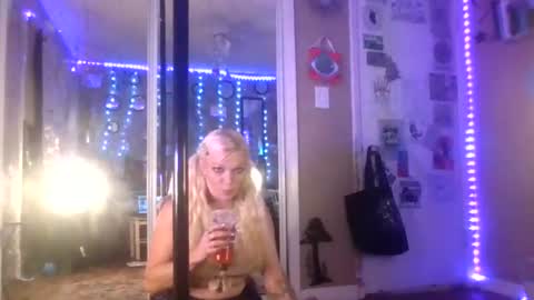 Snapshot of kloiecarter1 chatting on June 14, 2026, 7:10 am Kloie Kitty online show from June 14, 2026, 7:10 am