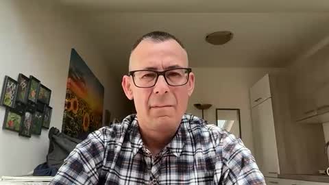 knusperhase1 online show from April 18, 2026, 10:41 am