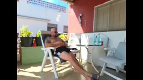 Snapshot of kombadx chatting on October 4, 2025, 11:19 am RENT ME i am your Slave online show from October 4, 2025, 11:19 am