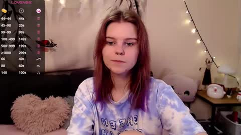 Snapshot of komorebbi chatting on January 1, 2025, 11:18 pm Marta online show from January 1, 2025, 11:18 pm