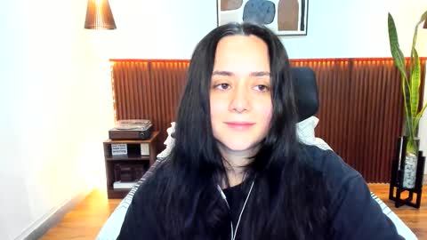 Snapshot of kora_shadow chatting on December 5, 2025, 7:43 pm Kora Shadow online show from December 5, 2025, 7:43 pm