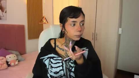 Kora  online show from November 3, 2025, 1:23 pm