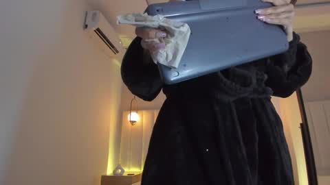 K O S M I C online show from February 28, 2025, 6:52 pm