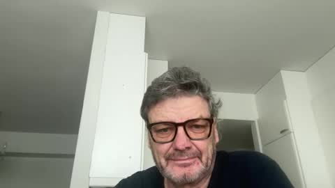 kovapoika online show from October 18, 2025, 12:28 pm