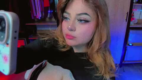 Snapshot of kpayton99 chatting on December 23, 2025, 3:15 am Khloe online show from December 23, 2025, 3:15 am