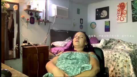 kreamyk420 online show from April 7, 2026, 2:17 pm