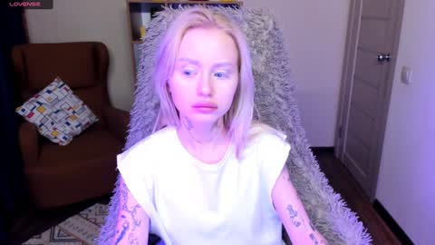 kris_grant online show from December 22, 2024, 11:00 am