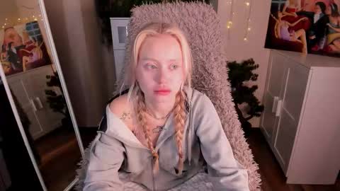 kris_grant online show from December 4, 2025, 10:35 am