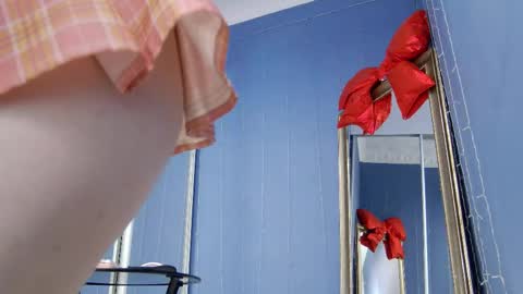 Snapshot of kriskras__ chatting on February 9, 2026, 5:55 am kriskras__ online show from February 9, 2026, 5:55 am