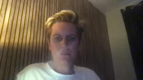 krisl77 online show from April 4, 2026, 6:27 pm