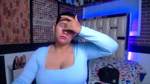 kriss_sweetboobs online show from October 7, 2025, 12:35 pm