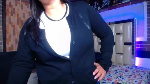 kriss_sweetboobs online show from October 12, 2025, 10:58 am