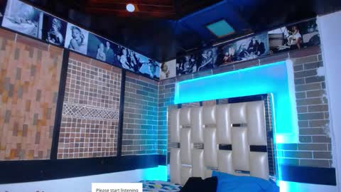 kriss_sweetboobs online show from October 22, 2025, 12:27 pm