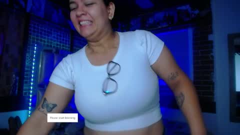 kriss_sweetboobs online show from April 15, 2026, 12:45 pm