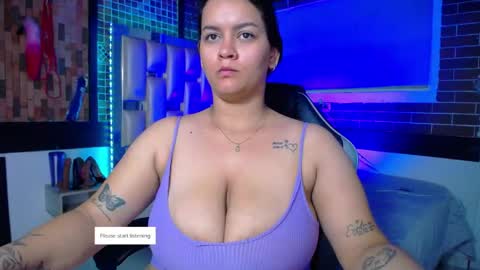 kriss_sweetboobs online show from April 21, 2026, 12:44 pm