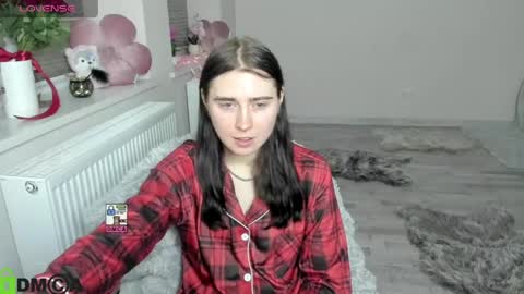 KrissLimada online show from April 13, 2026, 9:42 pm