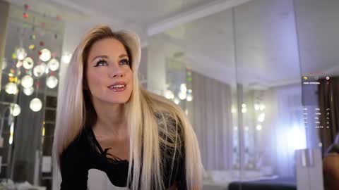 Kristina online show from November 11, 2025, 1:33 pm