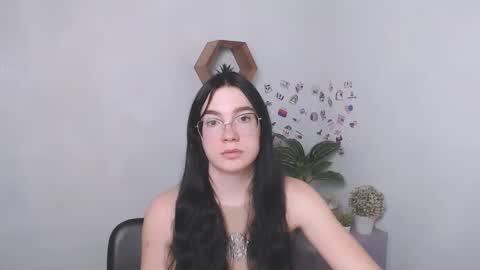 Kristen online show from September 12, 2025, 12:49 pm