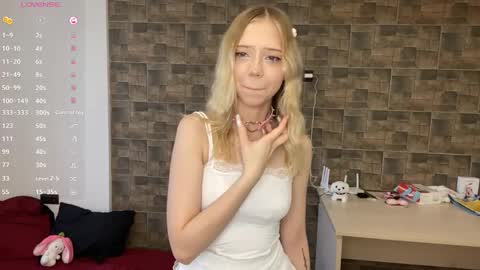 Snapshot of kristiancommes chatting on May 22, 2026, 4:34 pm Alisa online show from May 22, 2026, 4:34 pm