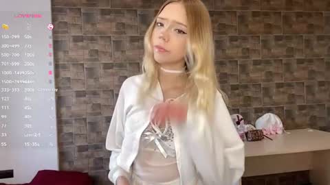 Snapshot of kristiancommes chatting on June 11, 2026, 4:16 pm Alisa online show from June 11, 2026, 4:16 pm