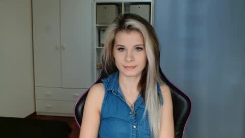 Snapshot of kristineamore chatting on March 19, 2026, 7:23 am KristineAmore online show from March 19, 2026, 7:23 am