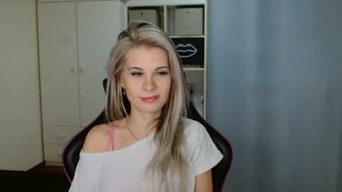 Snapshot of kristineamore chatting on March 26, 2026, 7:25 am KristineAmore online show from March 26, 2026, 7:25 am