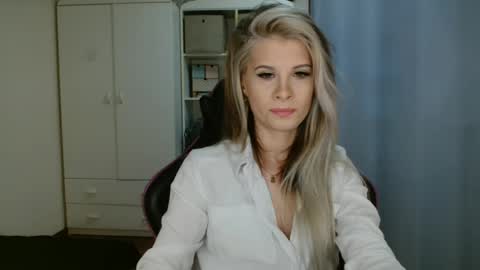 Snapshot of kristineamore chatting on April 6, 2026, 6:14 am KristineAmore online show from April 6, 2026, 6:14 am