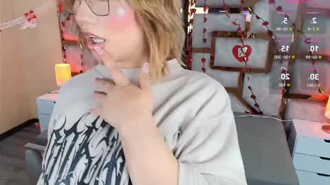 Snapshot of kristtal_key chatting on September 19, 2025, 12:45 am Kristtal  online show from September 19, 2025, 12:45 am