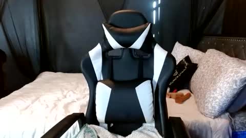 Krystal Blake online show from November 15, 2025, 8:27 pm