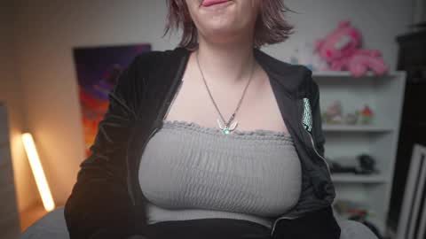 Snapshot of krystalsyxx chatting on March 4, 2025, 11:32 pm Krystal Syx online show from March 4, 2025, 11:32 pm