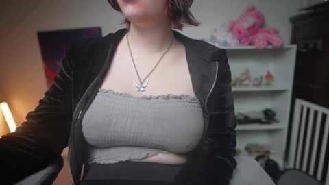 Snapshot of krystalsyxx chatting on March 6, 2025, 5:11 pm Krystal Syx online show from March 6, 2025, 5:11 pm