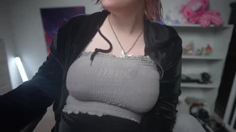 Snapshot of krystalsyxx chatting on March 8, 2025, 8:14 pm Krystal Syx online show from March 8, 2025, 8:14 pm