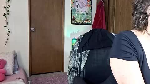 kusshy33 online show from December 2, 2025, 2:06 am