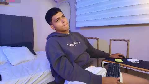 Kyliam online show from July 12, 2026, 12:34 am