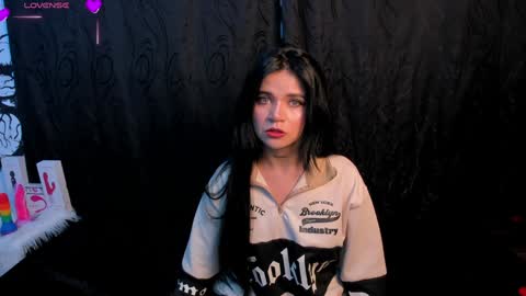 submissive demon Please help me to reach 500 thumbs up online show from December 28, 2024, 1:29 am