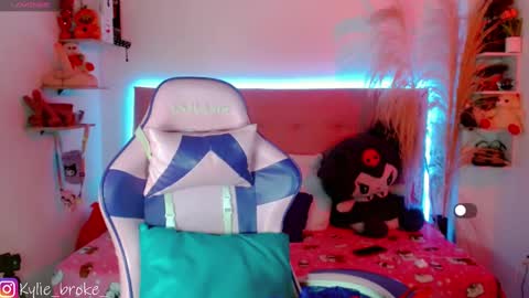 k ylie online show from October 31, 2025, 9:16 pm